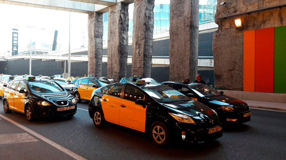 El taxi de Barcelona parará 24 horas el 29J