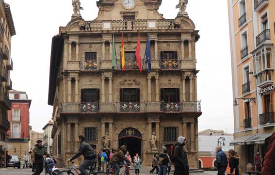 Inmovilizados tres “taxis piratas” en Pamplona