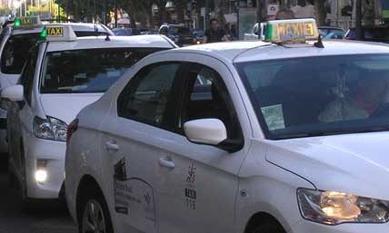 El PSOE presentará una moción de apoyo al taxi en Córdoba