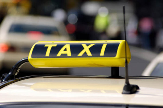 Detenido un conductor `pirata´ por agredir a un taxista
