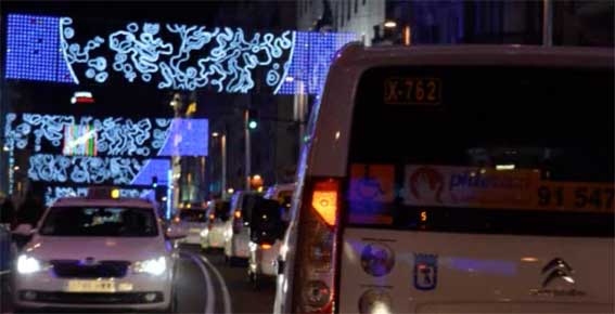 AEMA celebra la Navidad con un paseo bajo las luces