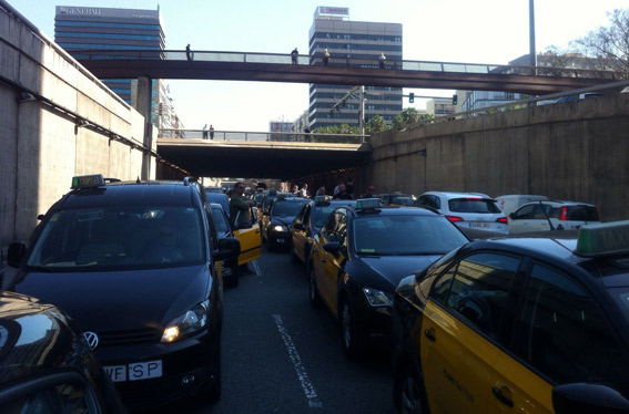 Élite Bcn pospone las protestas por el 1-O