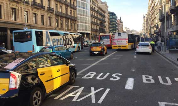 Nuevas medidas para que taxis y autobús circulen más rápido