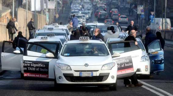 Cuatro días de huelgas y protestas del taxi en Italia