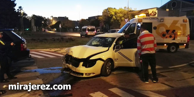 Taxista herido grave por colisión