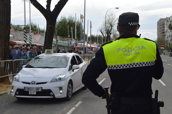 Inmovilizado un taxi que circulaba sin seguro, sin licencia y sin ITV