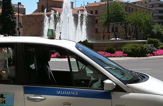 Una pareja ebria agrede a un taxista en Salamanca