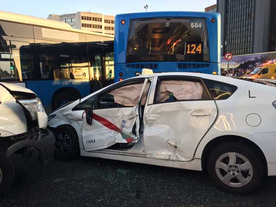 Accidente múltiple en Madrid, un taxi también afectado
