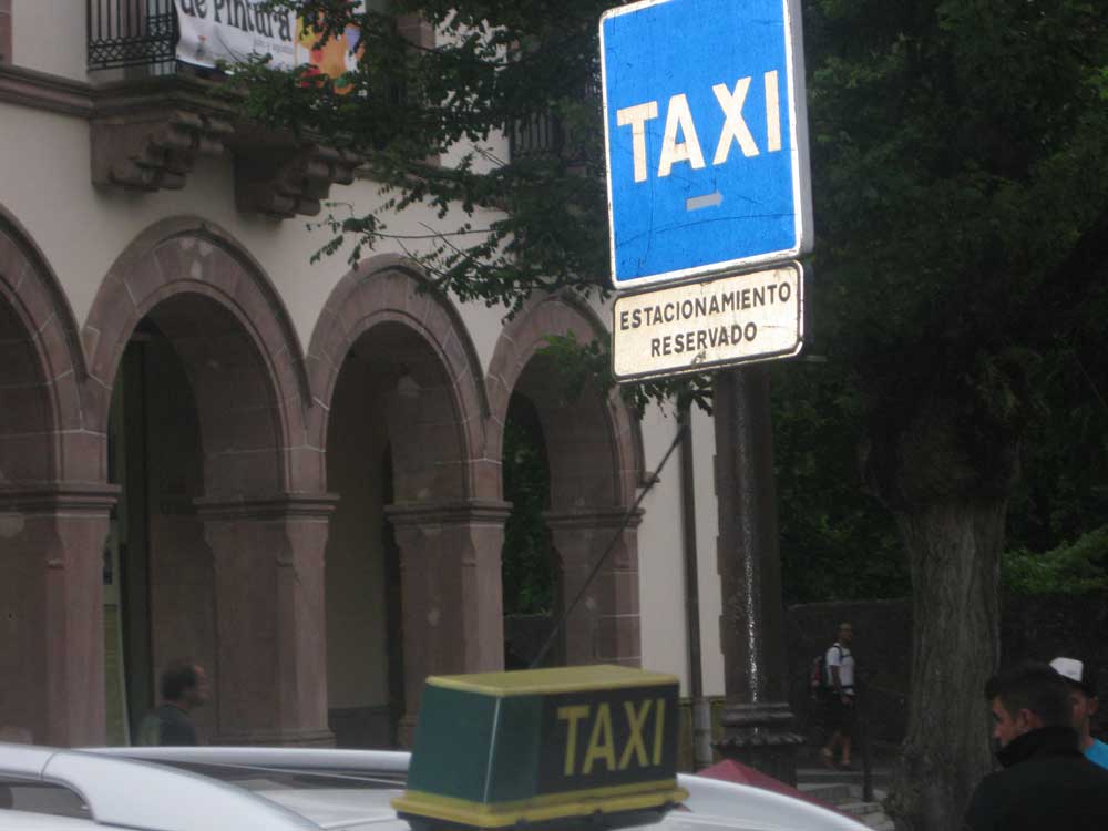Los regionalistas cántabros estudian implantar el taxi rural a demanda