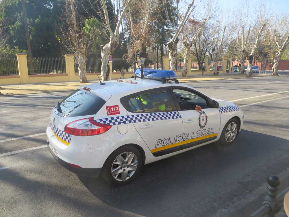 La Policía Local de Sevilla controla el instrusismo en el sector