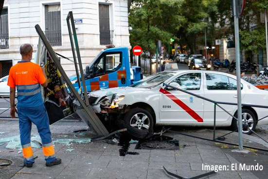 Taxista herido en Madrid al empotrarse contra una marquesina