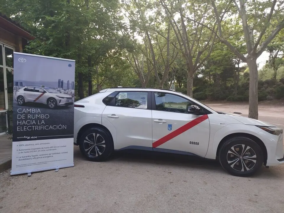 Toyota acercó a los profesionales su nuevo eléctrico, el modelo bz4x