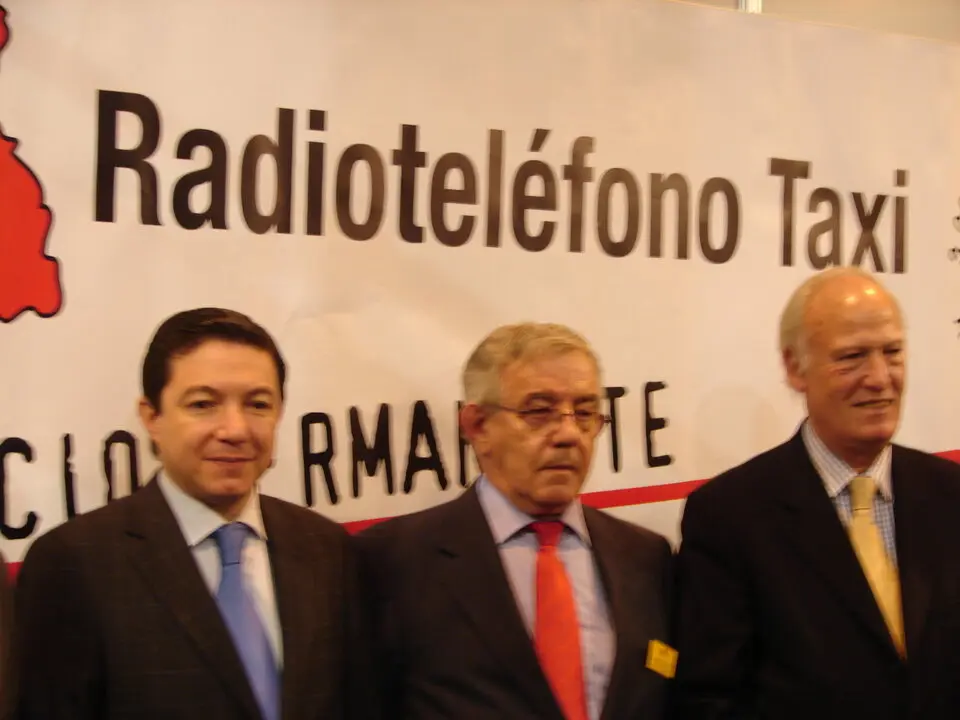 Junto con el entonces concejal de movilidad, Pedro Calvo, y el consejero de Transportes de la CAM, Íñigo Echeverría, en la Feria del Taxi de 2010