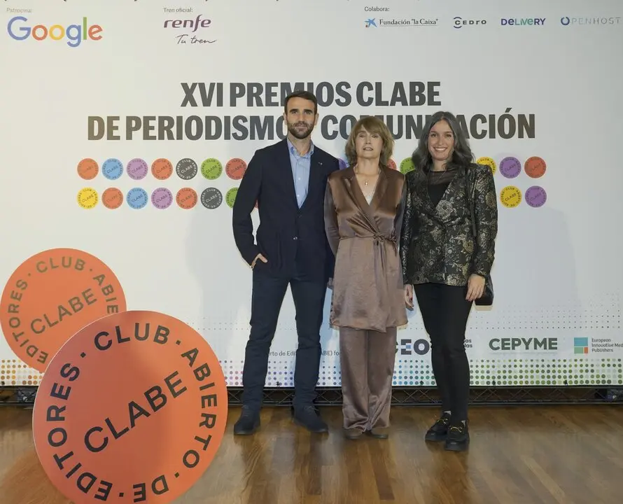 El equipo de La Gaceta del Taxi: Javier Izquierdo, Pilar G. Matorra y Olga Lobo
