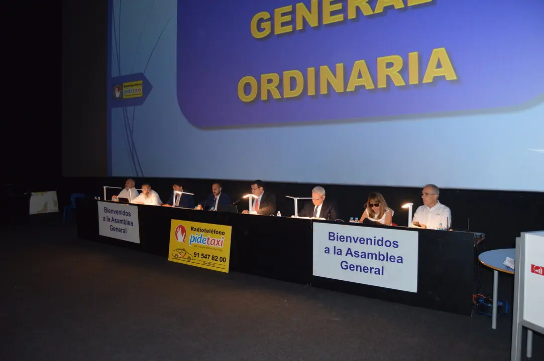 Consejo Rector de Radio Teléfono Taxi Madrid durante la asamblea general