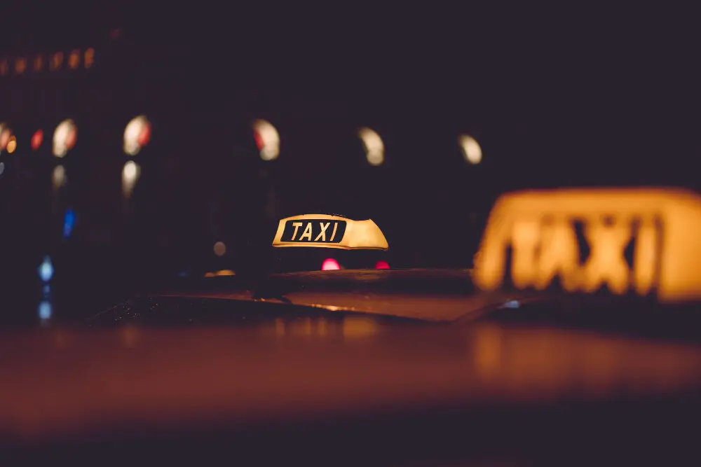 Taxi en la noche