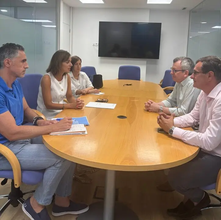 Reunión entre el presidente de Fegataxi, Ricardo Villamisar y la directora general de Movilidad, Judit Fontela