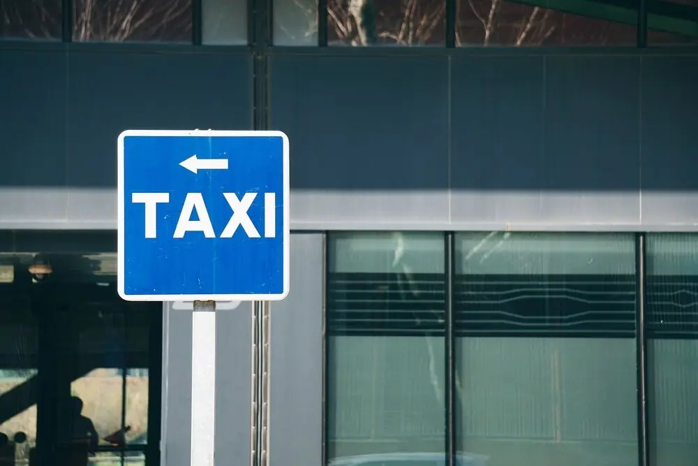 Señal taxi  Más imágenes en <a href="https://depositphotos.com/es/" target="_blank" rel="noopener noreferrer">Depositphotos España</a>.
    </figcaption>
  </figure>