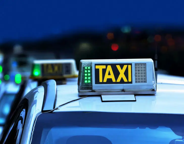 Taxi Málaga Más imágenes en <a href="https://depositphotos.com/es/" target="_blank" rel="noopener noreferrer">Depositphotos España</a>.
    </figcaption>
  </figure>