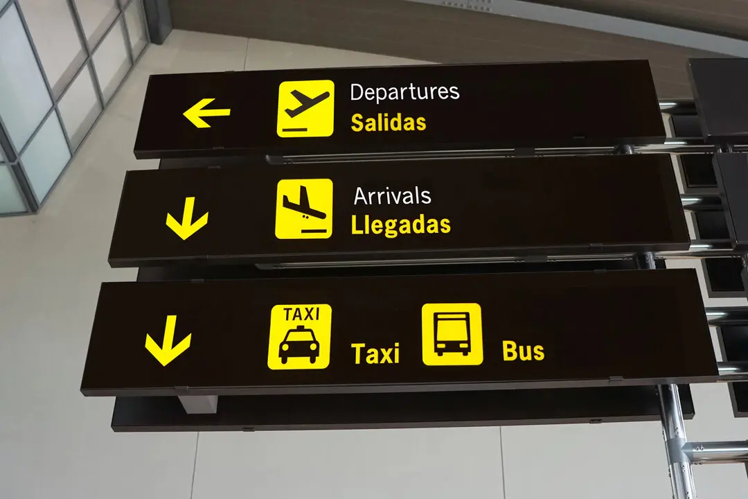 Se&ntilde;al de taxi en el aeropuerto M&aacute;s im&aacute;genes en <a href="https://depositphotos.com/es/" target="_blank" rel="noopener noreferrer">Depositphotos Espa&ntilde;a</a>.
    </figcaption>
  </figure>