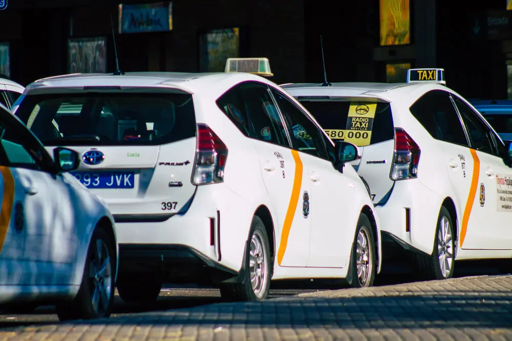 Taxis de Sevilla Más imágenes en <a href="https://depositphotos.com/es/" target="_blank" rel="noopener noreferrer">Depositphotos España</a>.
</figcaption>
</figure>