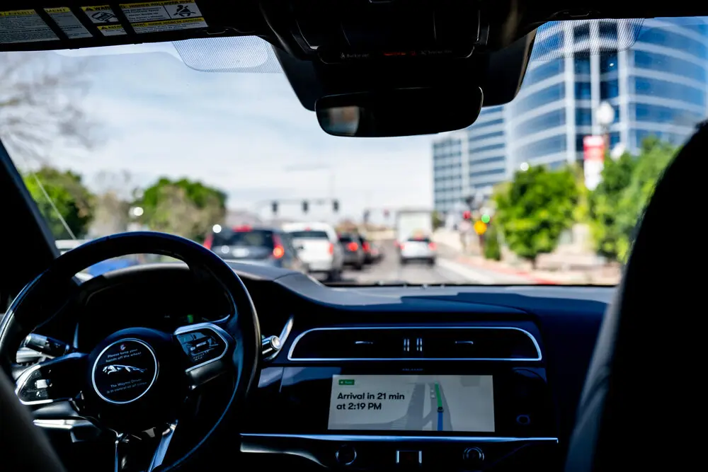 Robotaxi Waymo  Más imágenes en <a href="https://depositphotos.com/es/" target="_blank" rel="noopener noreferrer">Depositphotos España</a>.
    </figcaption>
  </figure>