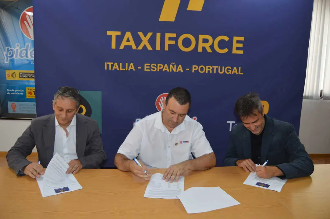 Firma acuerdo TaxiForce
