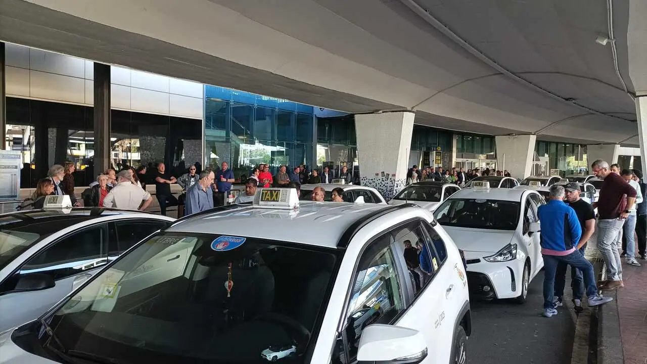 Manifestación taxi Valencia 4 de noviembre de 2025