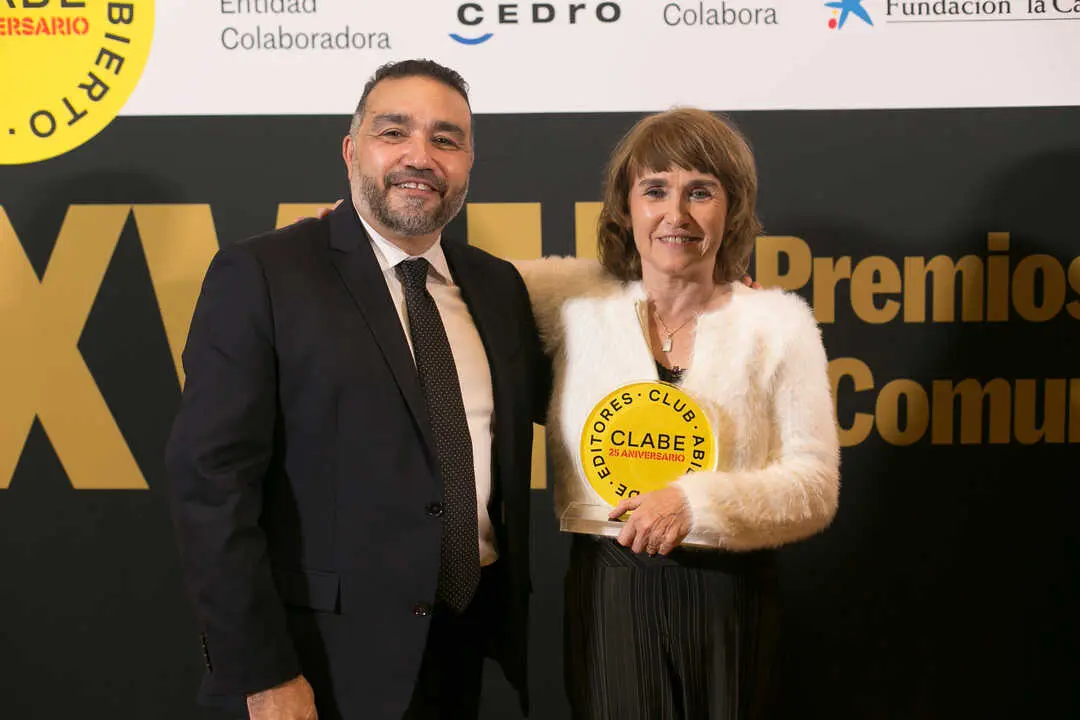 Juan Zafra, director general de CLABE y Pilar G.  Matorra, directora de La Gaceta del Taxi. Imagen cedida por CLABE y realizada por Santi Burgos