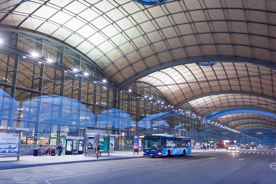 Imagen de archivo del aeropuerto de Alicante Más imágenes en <a href="https://depositphotos.com/es/" target="_blank" rel="noopener noreferrer">Depositphotos España</a>.
    </figcaption>
  </figure>