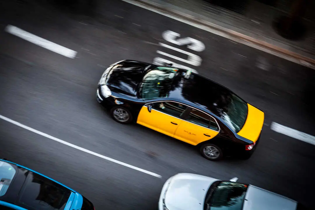 Taxi de Barcelona Más imágenes en <a href="https://depositphotos.com/es/" target="_blank" rel="noopener noreferrer">Depositphotos España</a>.
    </figcaption>
  </figure>