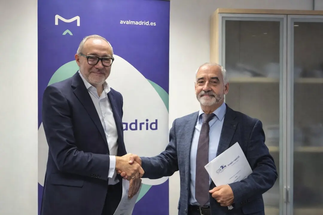 Lorenzo Alonso, director general de Avalmadrid (izquierda) y Alberto Andr&eacute;s de la Fuente Mi&ntilde;ambres, presidente de la Asociaci&oacute;n Gremial de Auto-Taxi de Madrid (derecha)