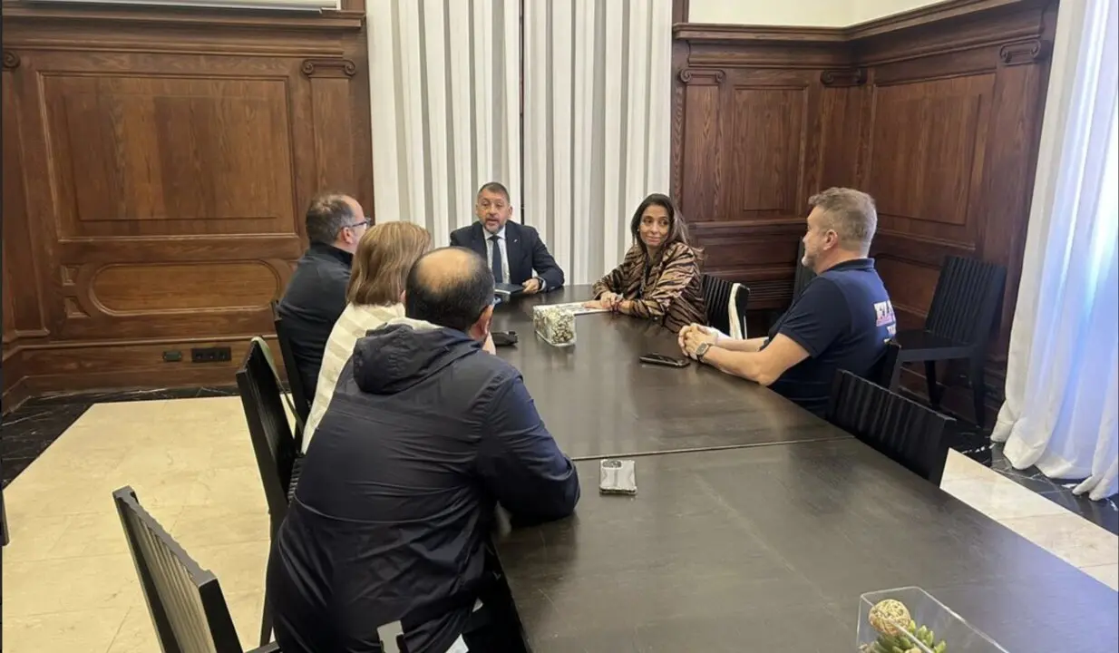 Reuni&oacute;n entre el Ayuntamiento de Santa Cruz y &Eacute;lite Taxi acuerdan eliminar las restricciones del calendario del sector