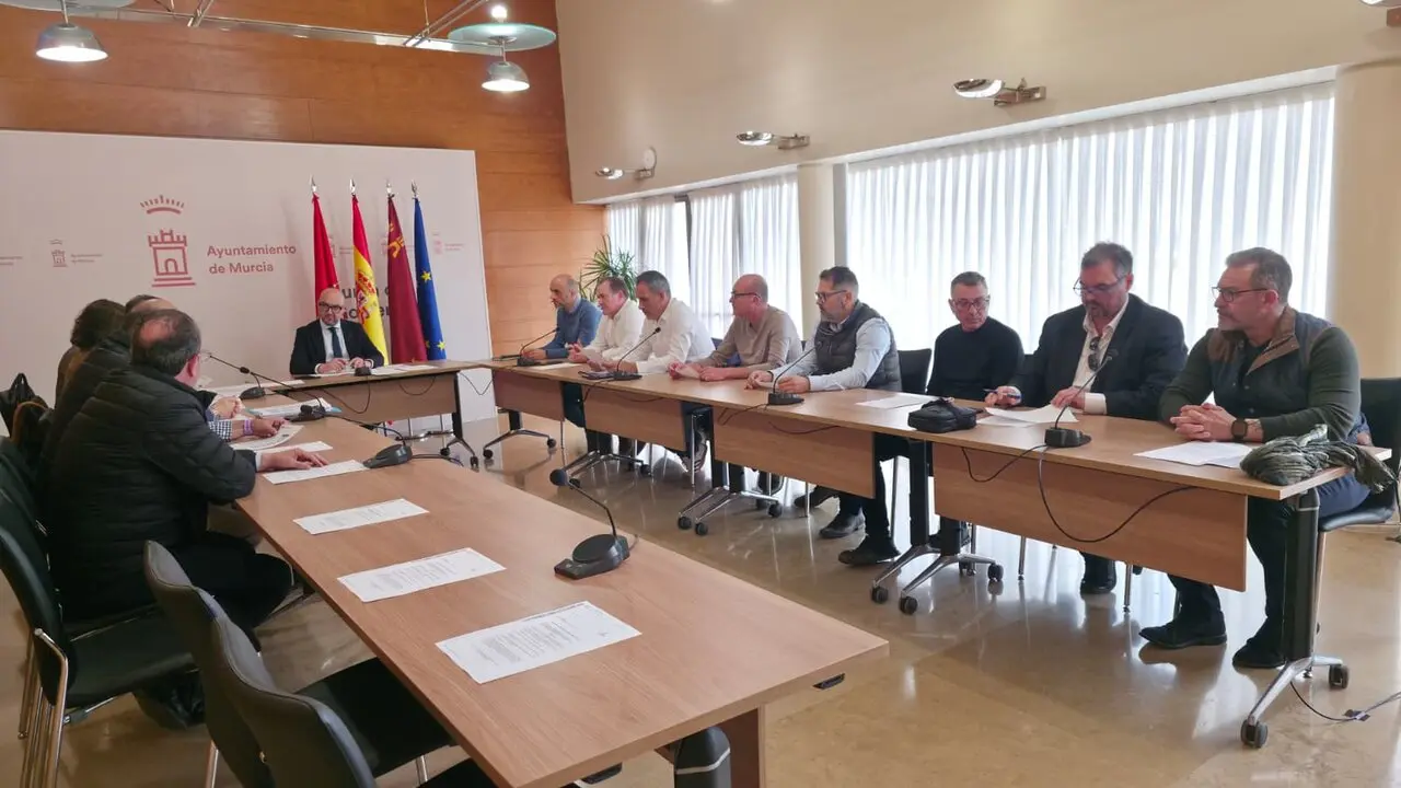 Reuni&oacute;n Mesa Profesional del Taxi de Murcia. Imagen: Ayuntamiento de Murcia