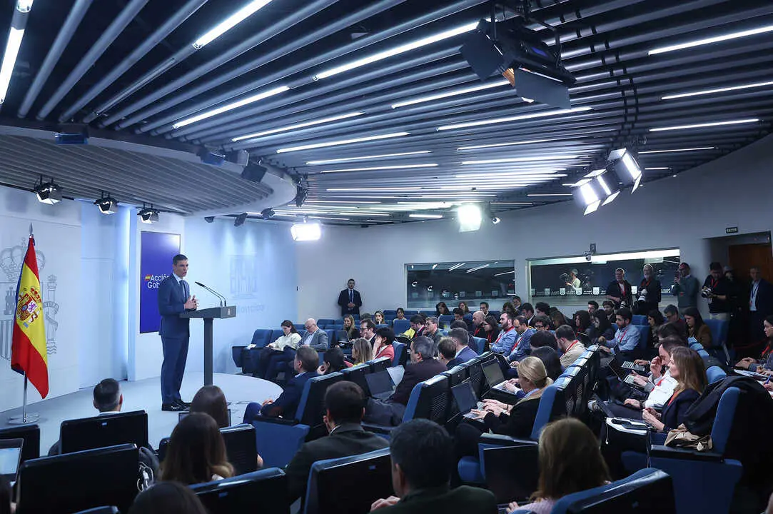 El presidente del Gobierno, Pedro S&aacute;nchez, comparece ante los medios de comunicaci&oacute;n tras el Consejo de Ministros extraordinario. | Pool Moncloa / Fernando Calvo.