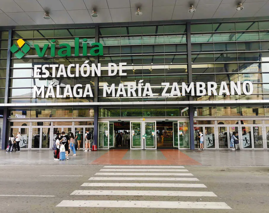 Estaci&oacute;n de tren M&aacute;laga - Mar&iacute;a Zambrano Depositphotos