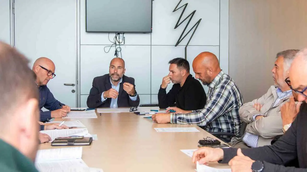 Reuni&oacute;n entre el Ayuntamiento y el sector del taxi de Benidorm