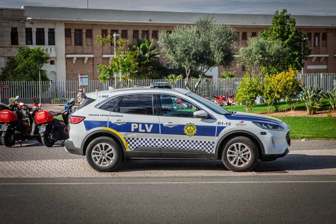 Polic&iacute;a Local de Valencia. Imagen: Depositphotos