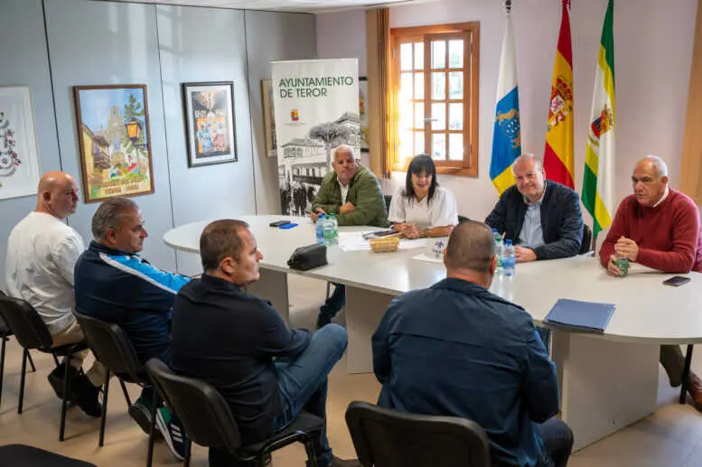 Reuni&oacute;n Ayuntamiento de Teror con los taxistas