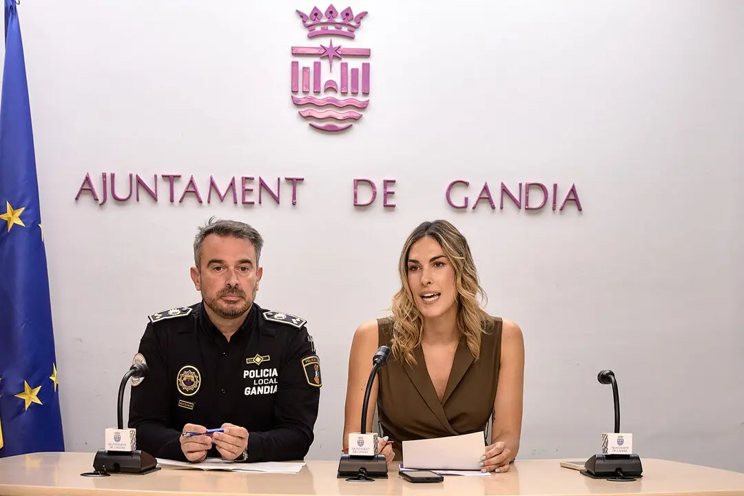 La concejala de Protecci&oacute;n, Seguridad y Convivencia, Lydia Morant junto al comisario principal jefe de la Polic&iacute;a Local, Jos&eacute; Mart&iacute;nez Espasa