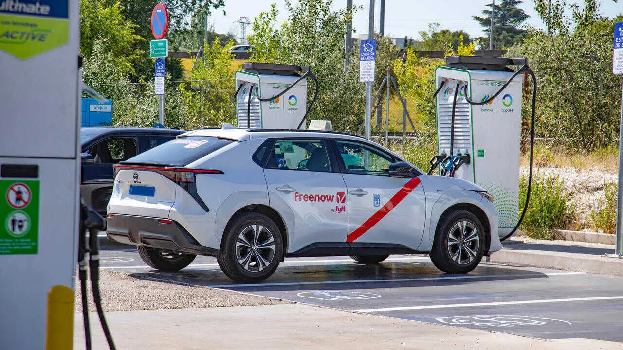 La electrificaci&oacute;n gana fuerza en el taxi