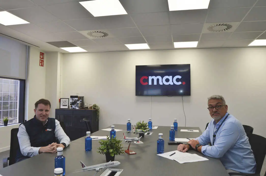 Matthew Ratcliffe (i) COO de CMAC Group e Israel Moreno (d), director de CMAC AVT en Espa&ntilde;a