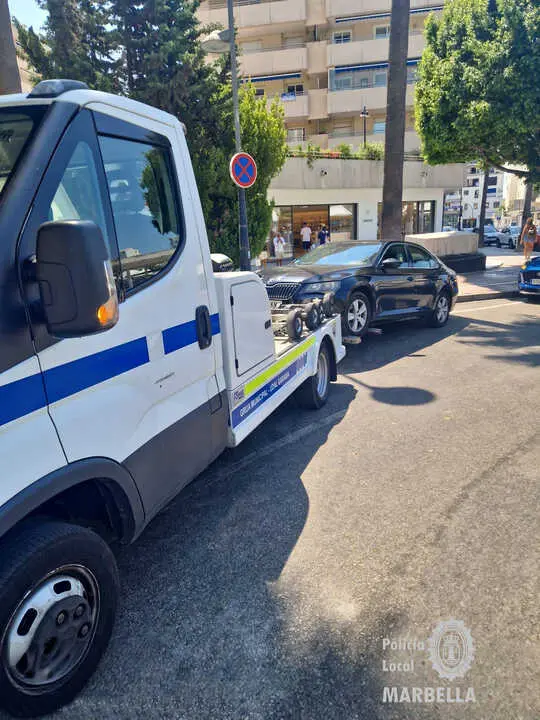 VTC inmovilizada. Imagen: Polic&iacute;a Local de Marbella