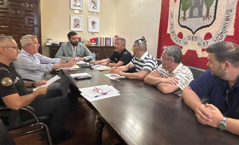 Reuni&oacute;n del Ayuntamiento de Plasencia con el sector del taxi