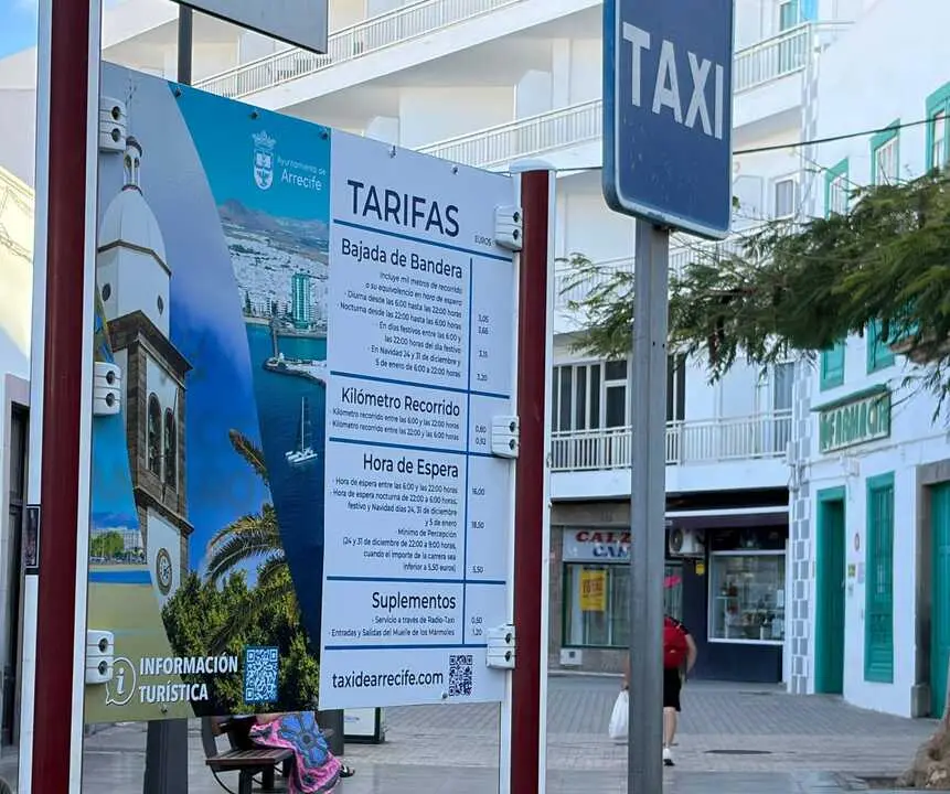 Paneles informativos en las paradas de taxis de la ciudad de Arrecife, Lanzarote
