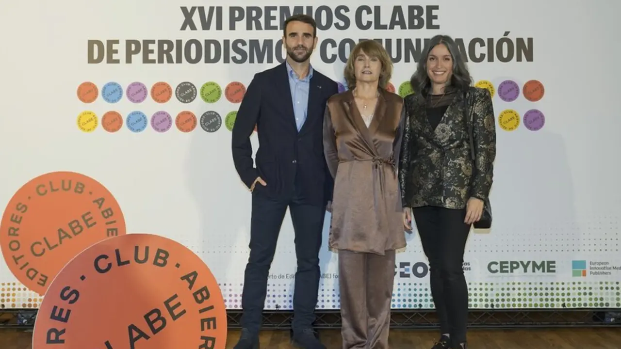 El equipo de La Gaceta del Taxi: Javier Izquierdo, Pilar G. Matorra y Olga Lobo