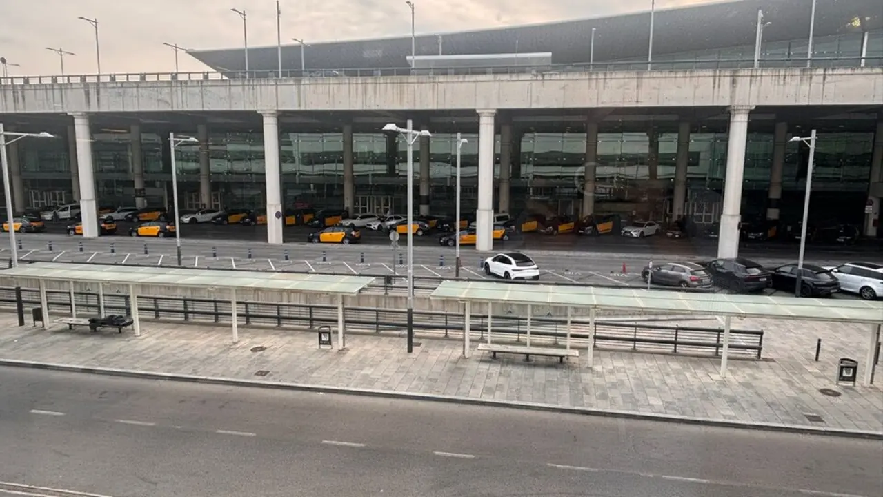 El nuevo espacio destinado a VTC en el aeropuerto. Imagen: Élite Barcelona.