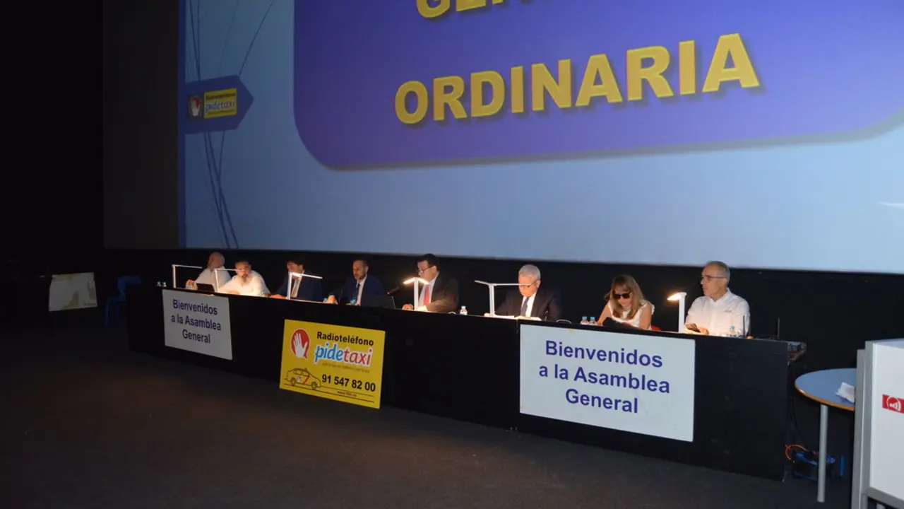 Consejo Rector de Radio Teléfono Taxi Madrid durante la asamblea general