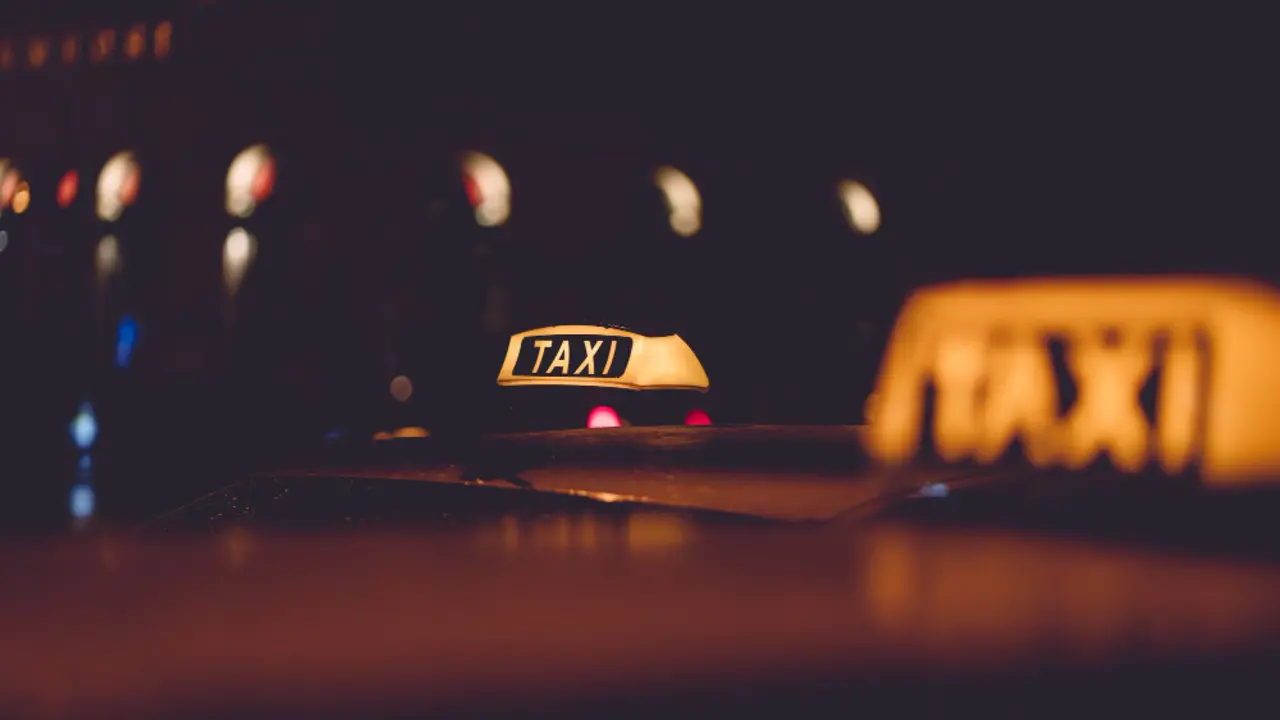 Taxi en la noche