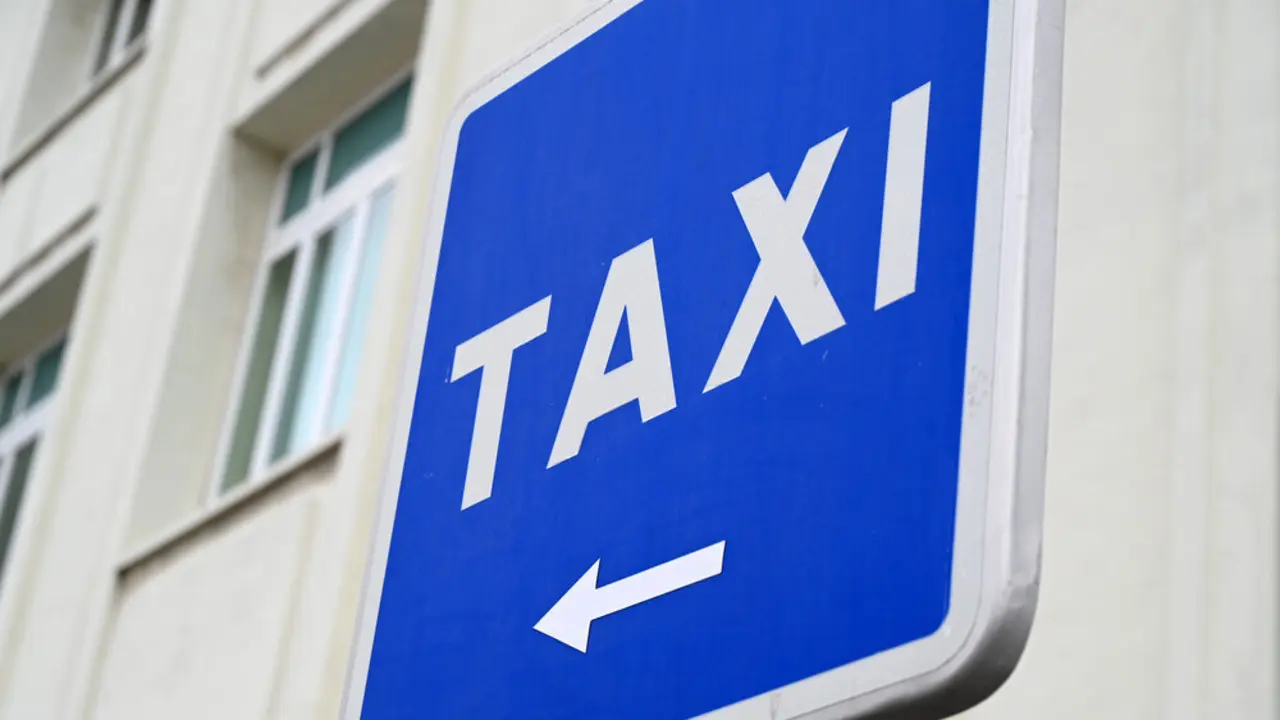 Señal taxi I Más imágenes en <a href="https://depositphotos.com/es/" target="_blank" rel="noopener noreferrer">Depositphotos España</a>.
    </figcaption>
  </figure>